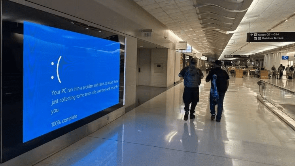 Imagem do painel do aeroporto com tela azul de erro.